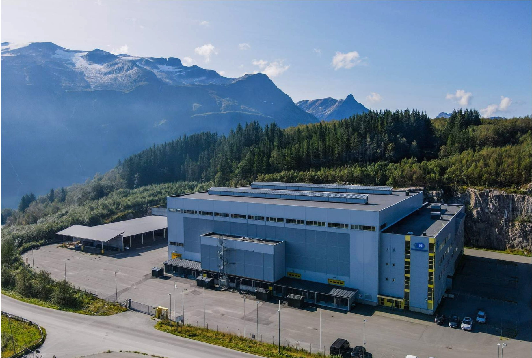 Display Image for Course: Building Data Centers for Reliability and Efficiency